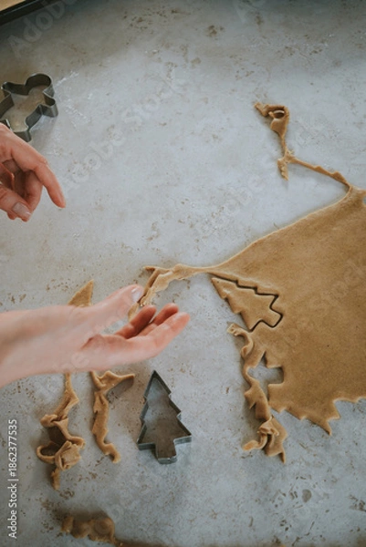 Obraz hand holding a paper