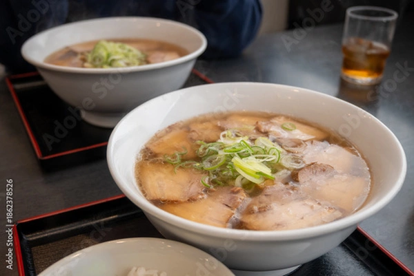 Obraz とても美味しい日本のラーメンと餃子