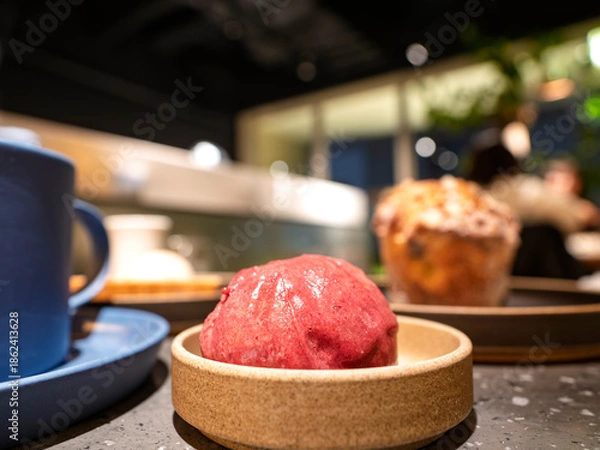 Obraz 甘酸っぱい至福、カフェのベリージェラート