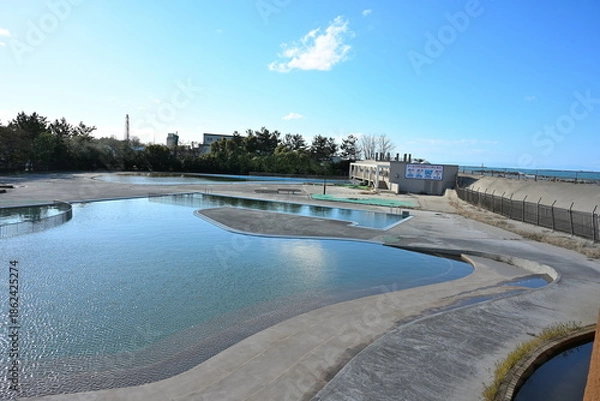 Obraz 山の下海浜公園内にある屋外市民プール（新潟県新潟市）
