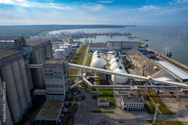 Obraz the large grain elevator in a seaport