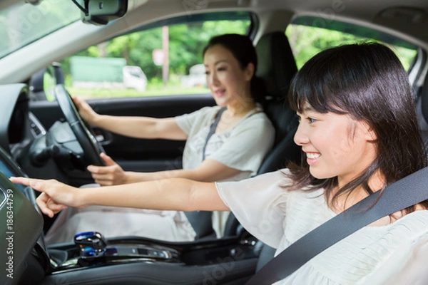 Fototapeta 親子と自動車　カーナビ