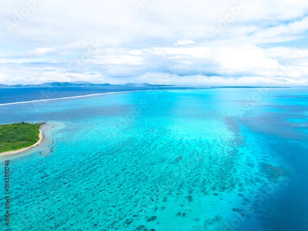 Obraz 嘉弥真島とサンゴ礁（沖縄県竹富町）