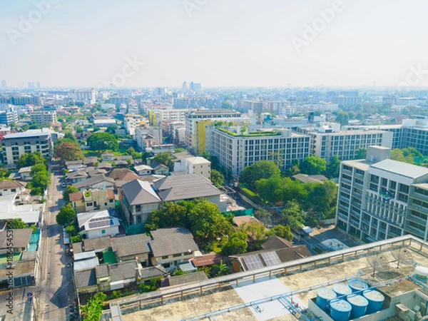Fototapeta ビルから見るタイのバンコクの街並み　オンヌット周辺
