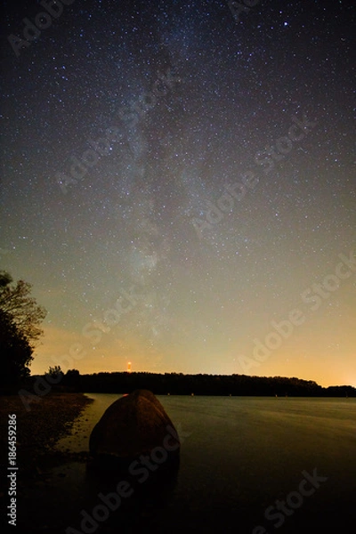 Fototapeta Milchstraße über See