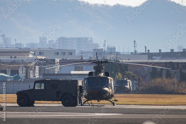 Obraz APUから電源を供給されるヘリコプター