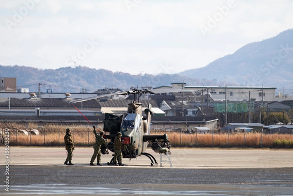 Obraz タイダウンをつけられる対戦車ヘリコプター