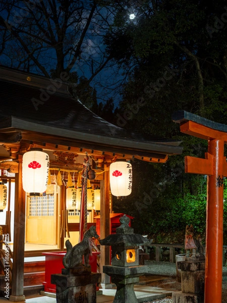 Obraz 御扉が開けられた元旦の稲荷神社