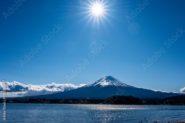 Fototapeta 山梨県本栖湖からの富士山と初日の出