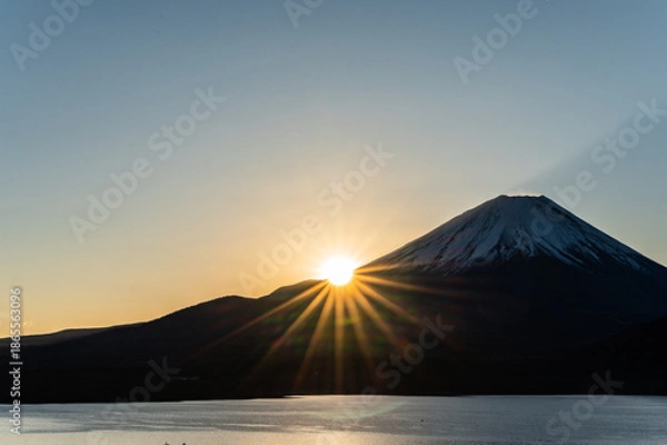 Obraz 日本山梨県本栖湖からの富士山と初日の出