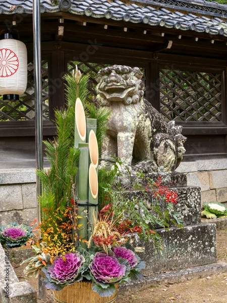 Obraz 神社に飾られた門松と狛犬