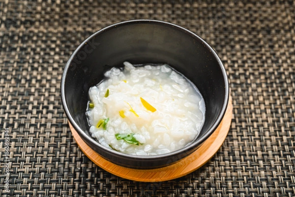 Obraz 黒い器に入ったお粥