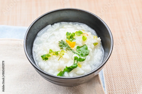 Obraz 黒い器に入った七草粥