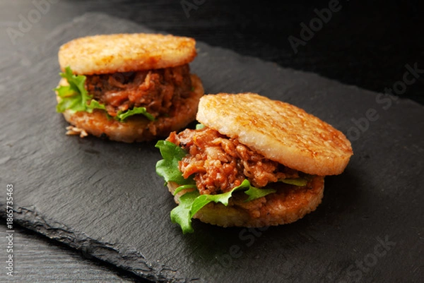 Fototapeta 牛焼肉のライスバーガー