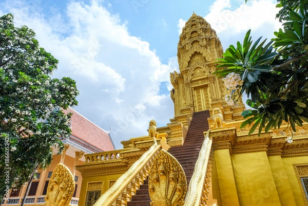 Obraz プノンペンの仏教寺院であるワットウナロム