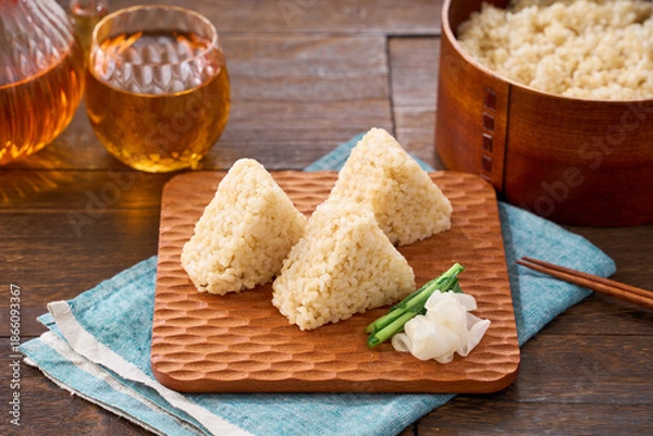 Obraz 玄米の三角おにぎり