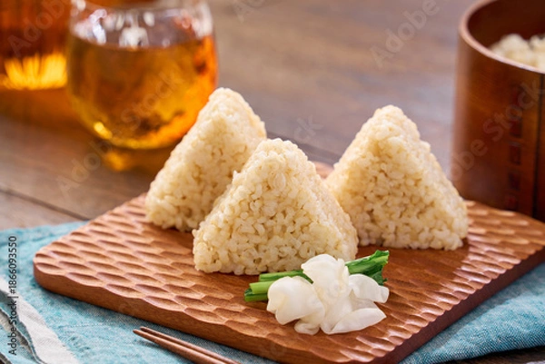 Obraz 玄米の三角おにぎり