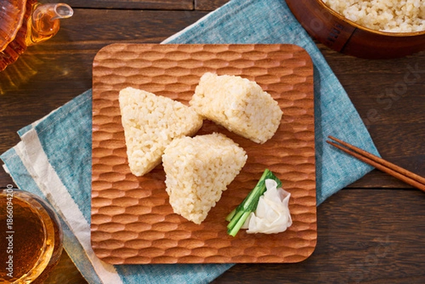 Obraz 玄米の三角おにぎり