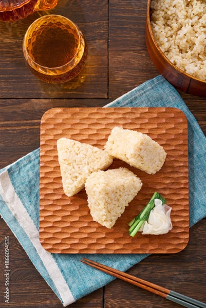 Obraz 玄米の三角おにぎり