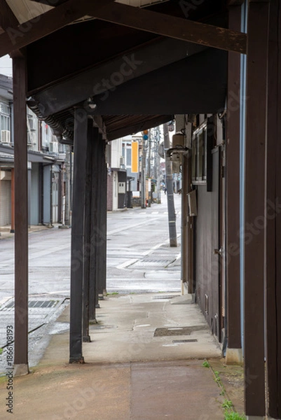 Obraz 日本の雪除けがある古い町