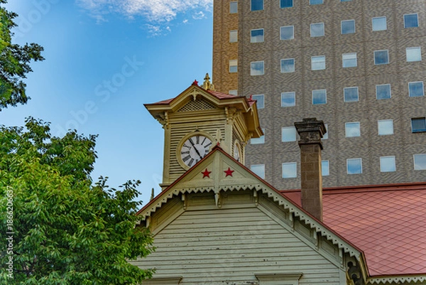 Obraz 北海道　青空と札幌の札幌時計台