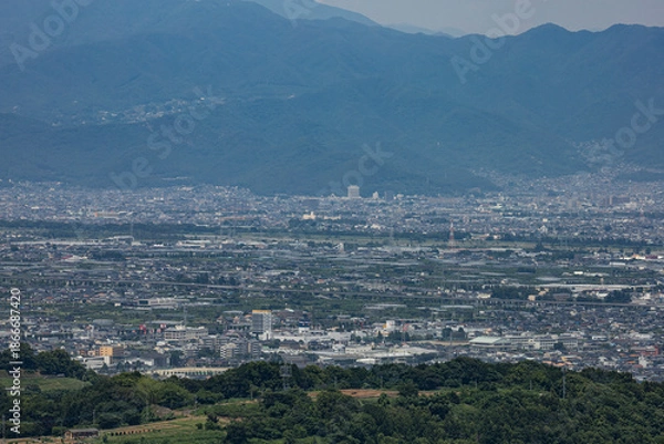 Obraz 夏の山梨県南アルプス市の街並み