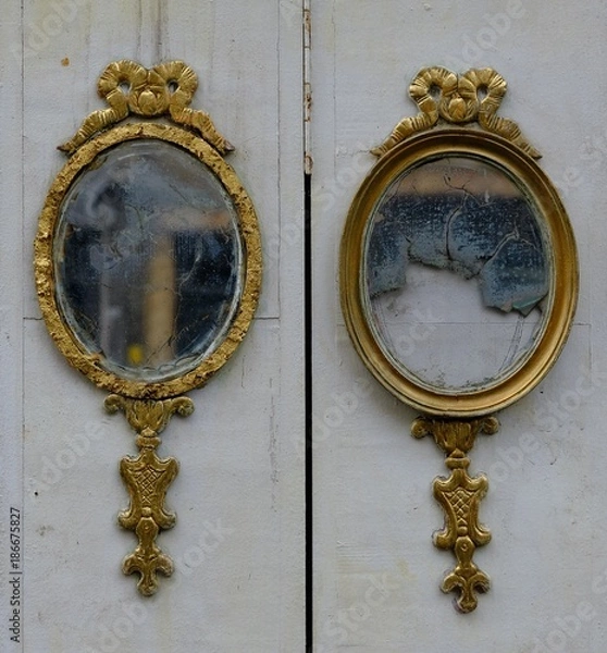 Obraz two antique mirrors