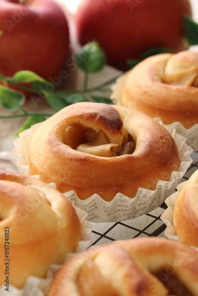 Obraz りんごのロールパン
