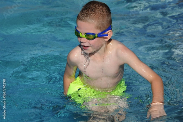 Obraz Dripping Wet Exiting the Pool