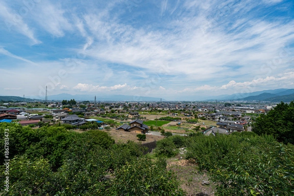 Obraz 夏の山梨県南アルプス市の街並み