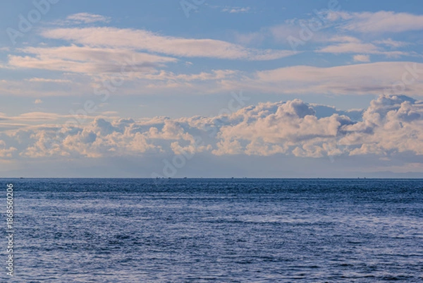 Obraz 朝の海と空