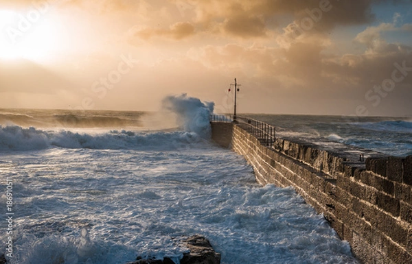 Obraz Coastal Storm, 01/01/2018 Cornwall, UK. Porthleven harbour fighting stormy weather as the sun breaks through