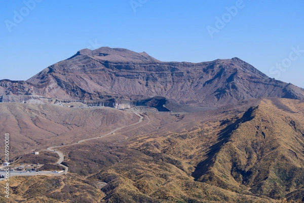 Fototapeta 熊本県の阿蘇山、烏帽子岳稜線から望む高岳
