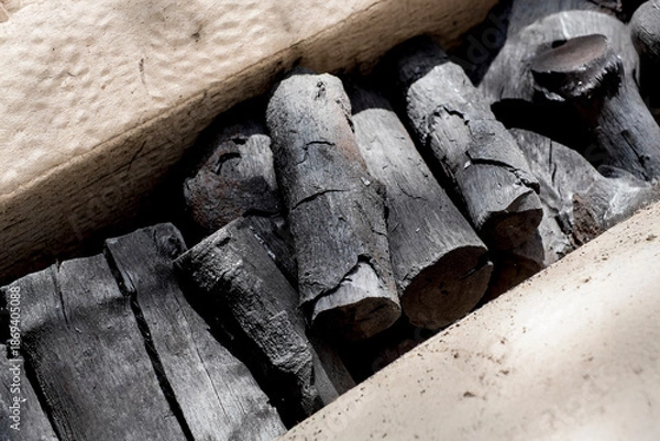 Fototapeta ダンボールに入った木炭