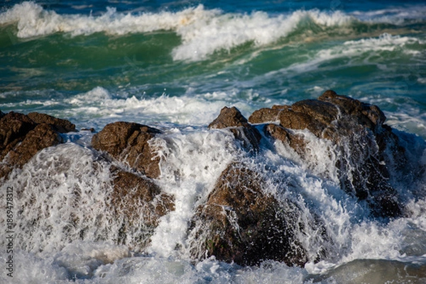 Obraz 해변에 부딪혀 부서지는 파도
