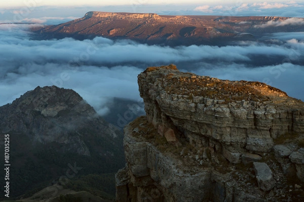 Fototapeta The view from the edge of the mountain plateau and the clouds in the valley. North Caucasus. Plateau Bermamyt.