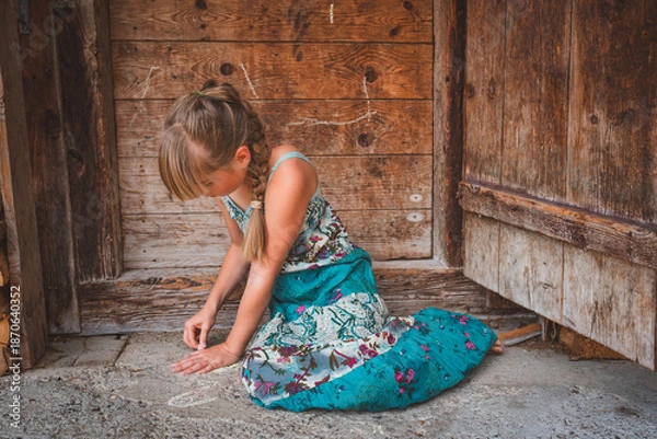 Obraz Kind malt mit Malkreide