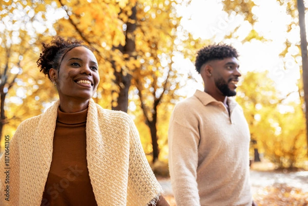 Obraz  Couple Holding Hands in Autumn Park