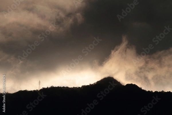 Obraz 山にかかる雲