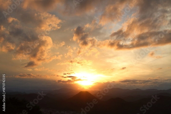 Obraz 山に沈む夕日