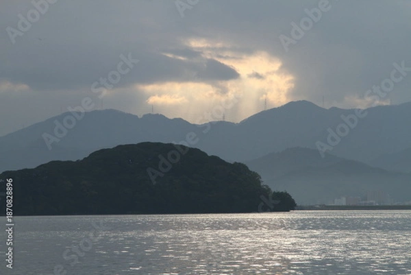 Obraz 雲の隙間から見える山