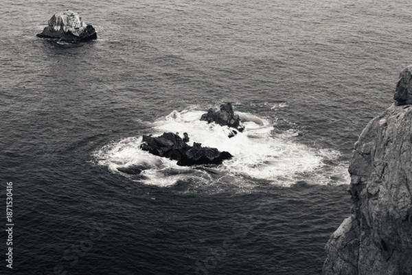 Obraz Rocas en el mar con olas