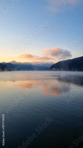 Obraz 아름다운 가을 아침 강변 풍경