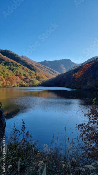 Obraz 단풍으로 아름다운 가을 호수