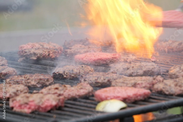 Obraz バーベキューで肉を焼く