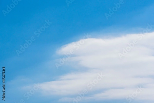 Obraz 冬の爽やか青空と太陽光で輝く雲のアップ68