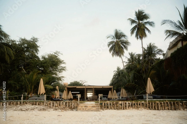 Obraz ケニア・モンバサのダイアニビーチに広がる白砂とインド洋の海