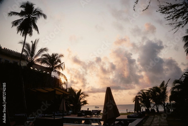 Obraz ケニア・モンバサのダイアニビーチに広がる白砂とインド洋の海