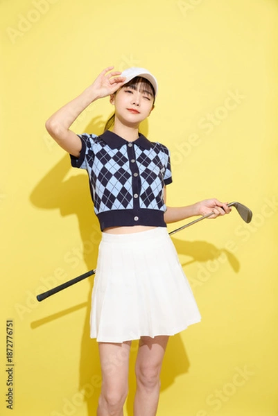 Obraz 明るい背景でかわいいスポーツウェアを着た若い女性のポートレート