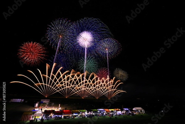 Fototapeta 秋田県　夜空と花火